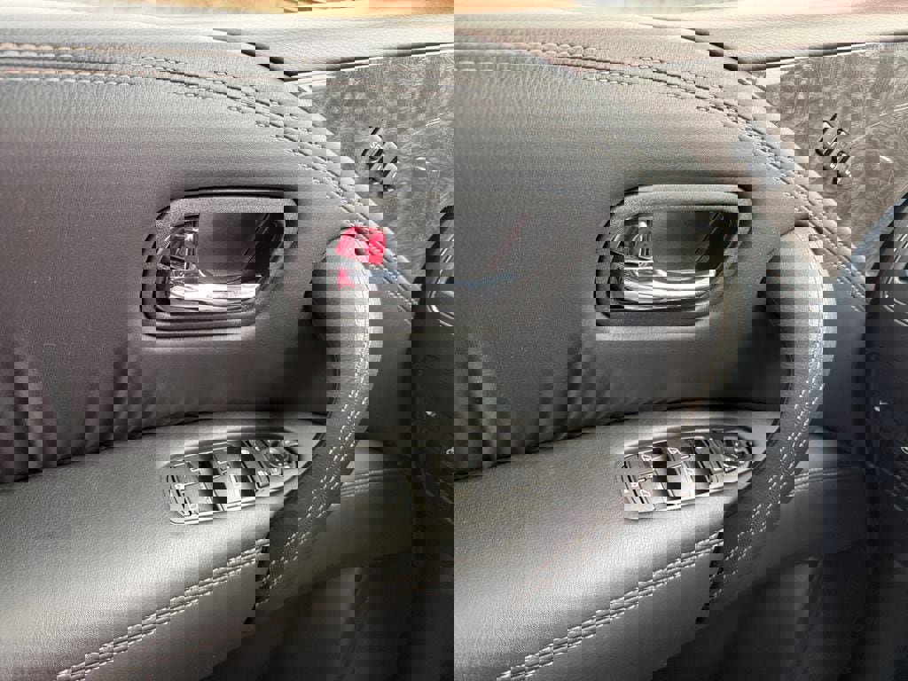 Used 2022 Nissan Armada Platinum w/ Captain's Chairs Package image 17