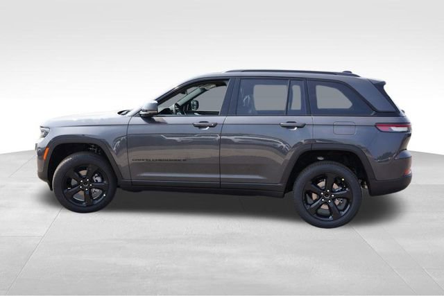 New 2025 Jeep Grand Cherokee Limited w/ Black Appearance Package image 6