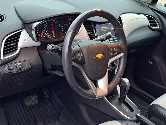 Used 2020 Chevrolet Trax LT w/ Sun & Sound Package image 10