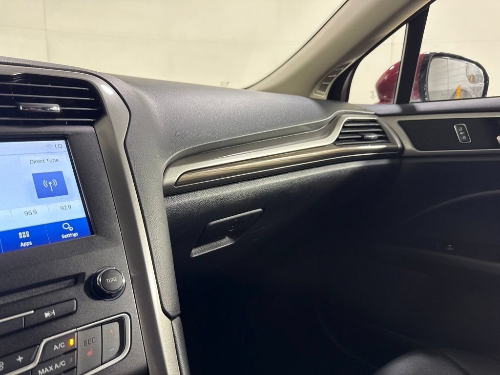 Used 2017 Ford Fusion SE w/ Fusion SE Technology Package AWD/4WD image 31