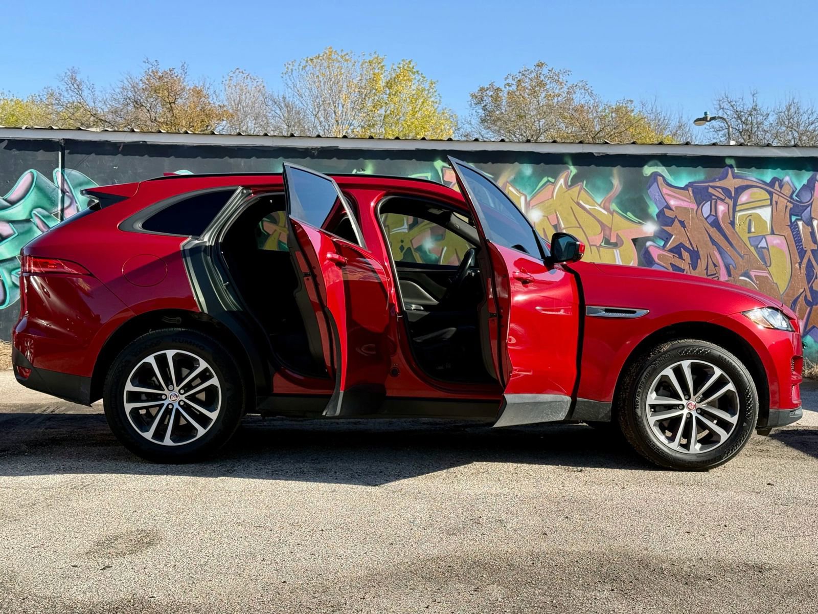 Used 2018 Jaguar F-PACE Premium image 12