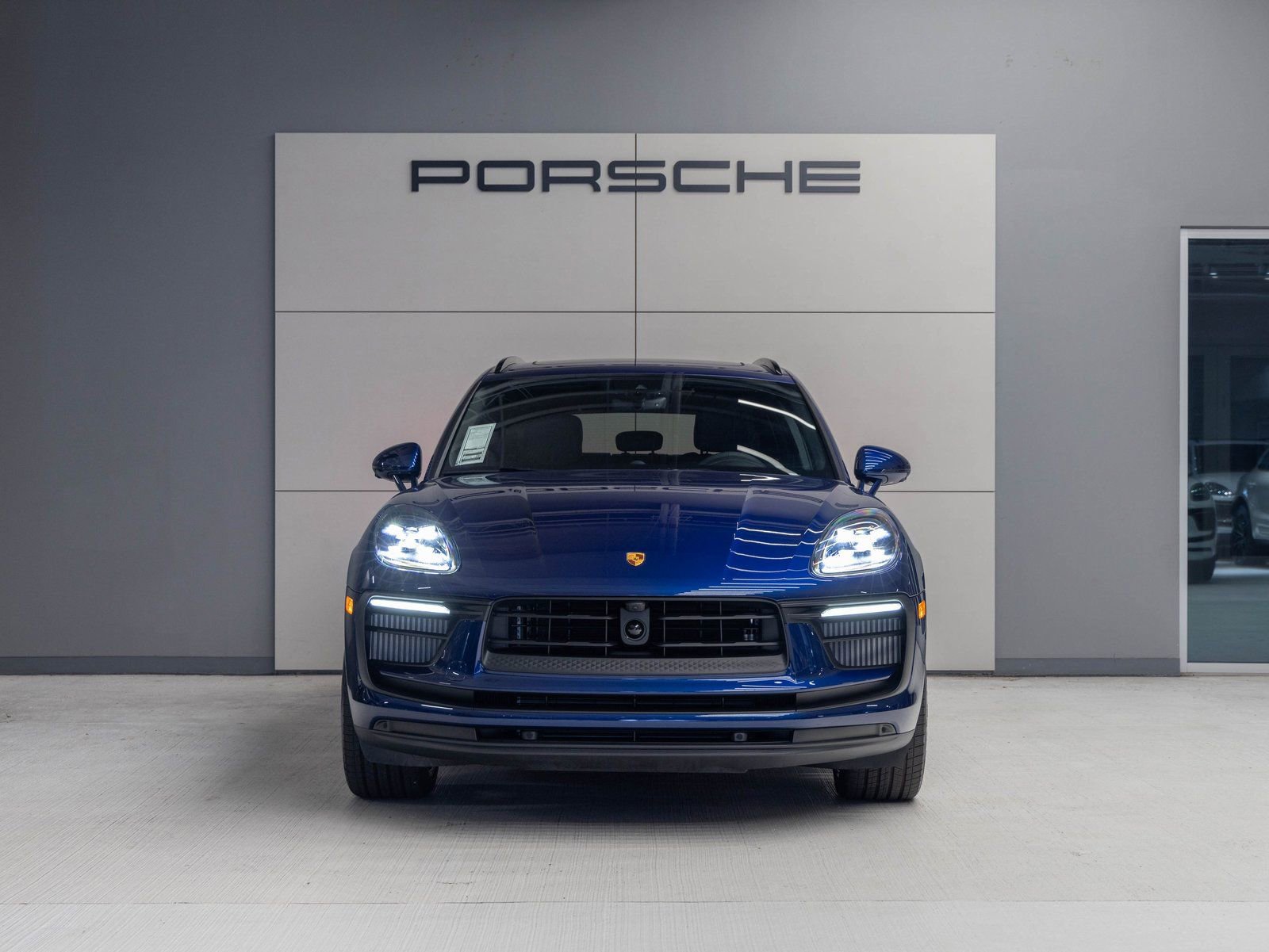 Certified 2025 Porsche Macan S AWD/4WD image 10