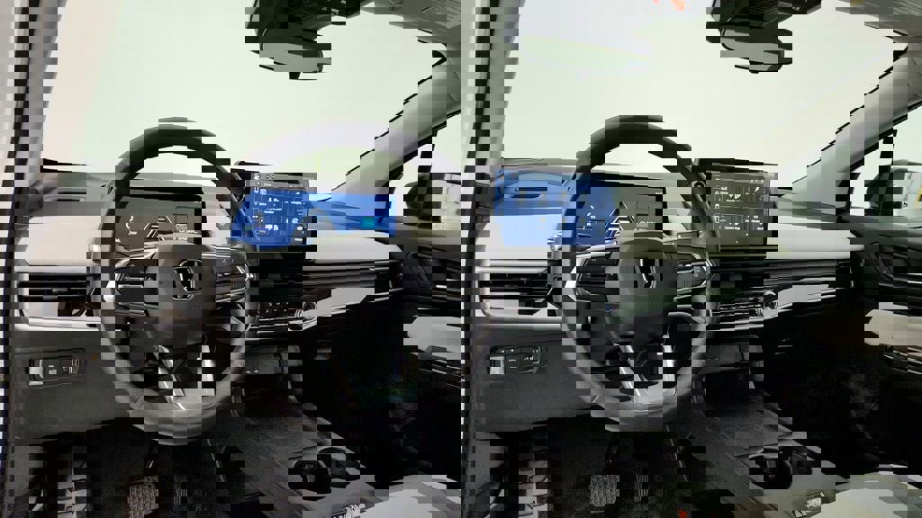 Used 2025 Honda Prologue EX image 12