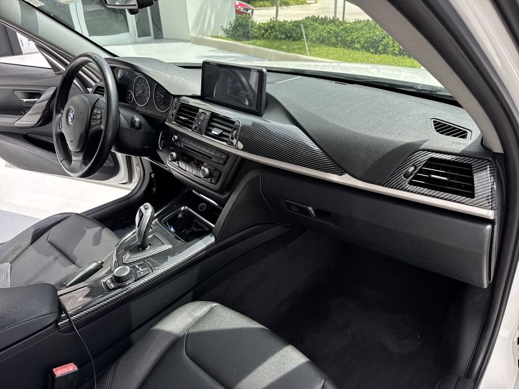 Used 2015 BMW 320i Sedan RWD image 32