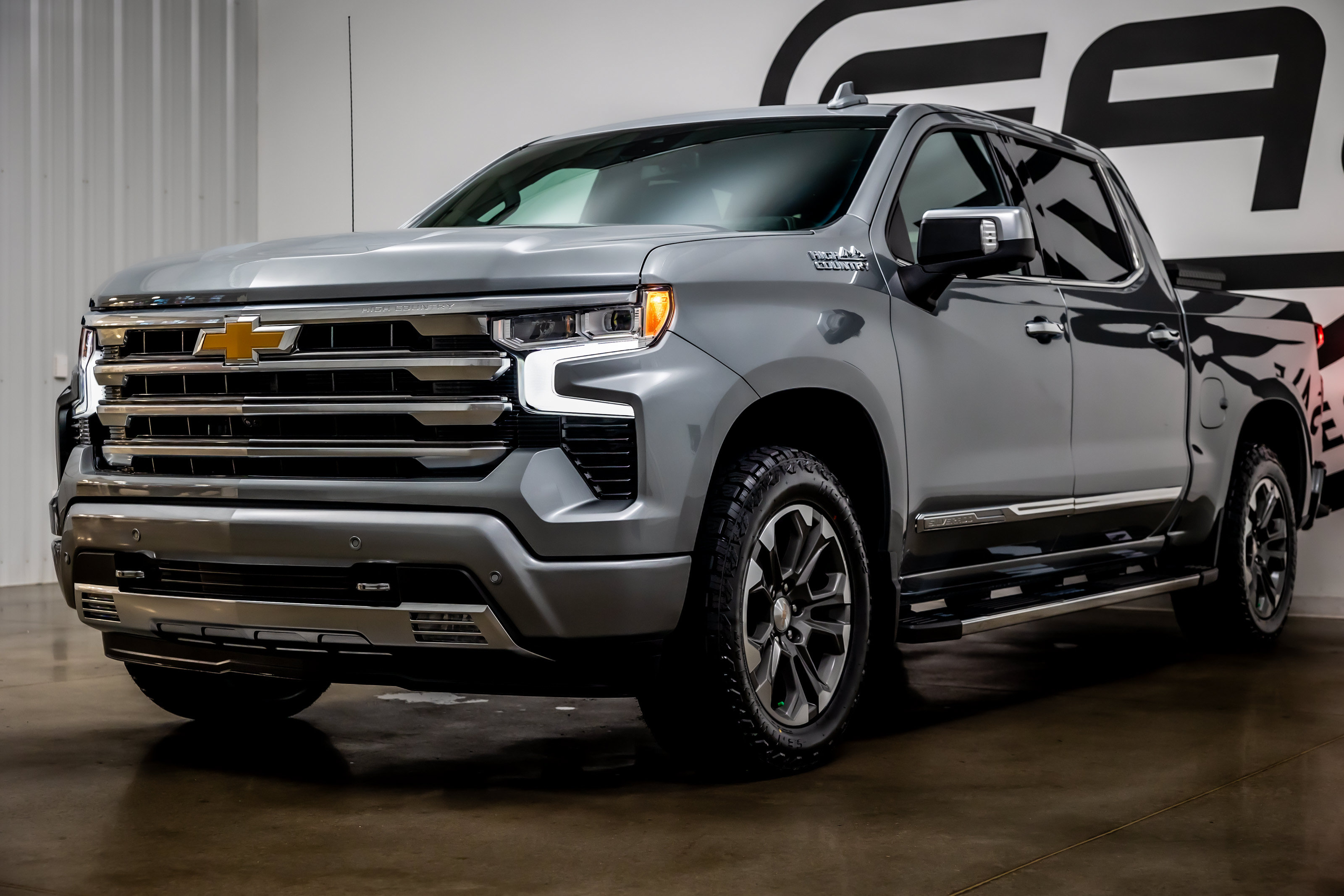 Used 2024 Chevrolet Silverado 1500 High Country w/ Z71 Off-Road Package AWD/4WD image 28