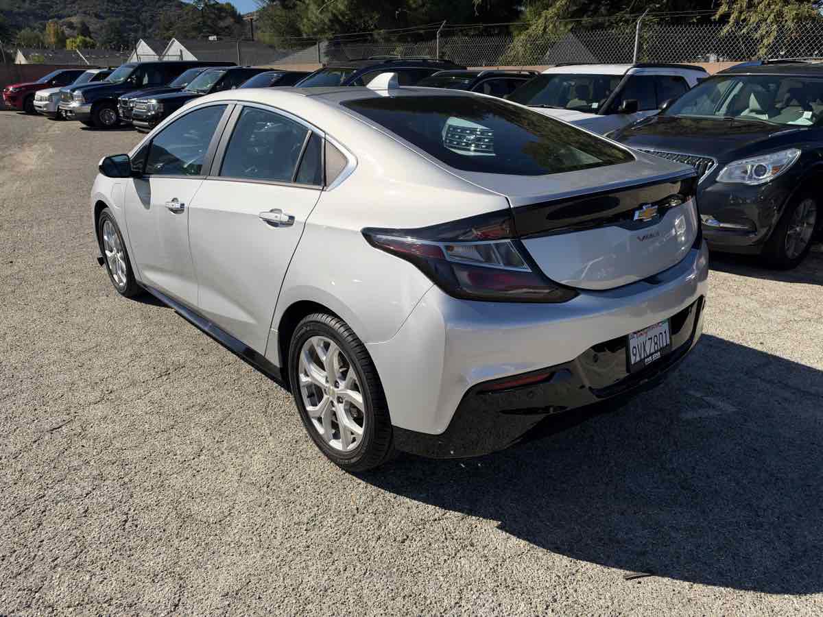 Used 2017 Chevrolet Volt Premier w/ Driver Confidence II Package FWD image 4