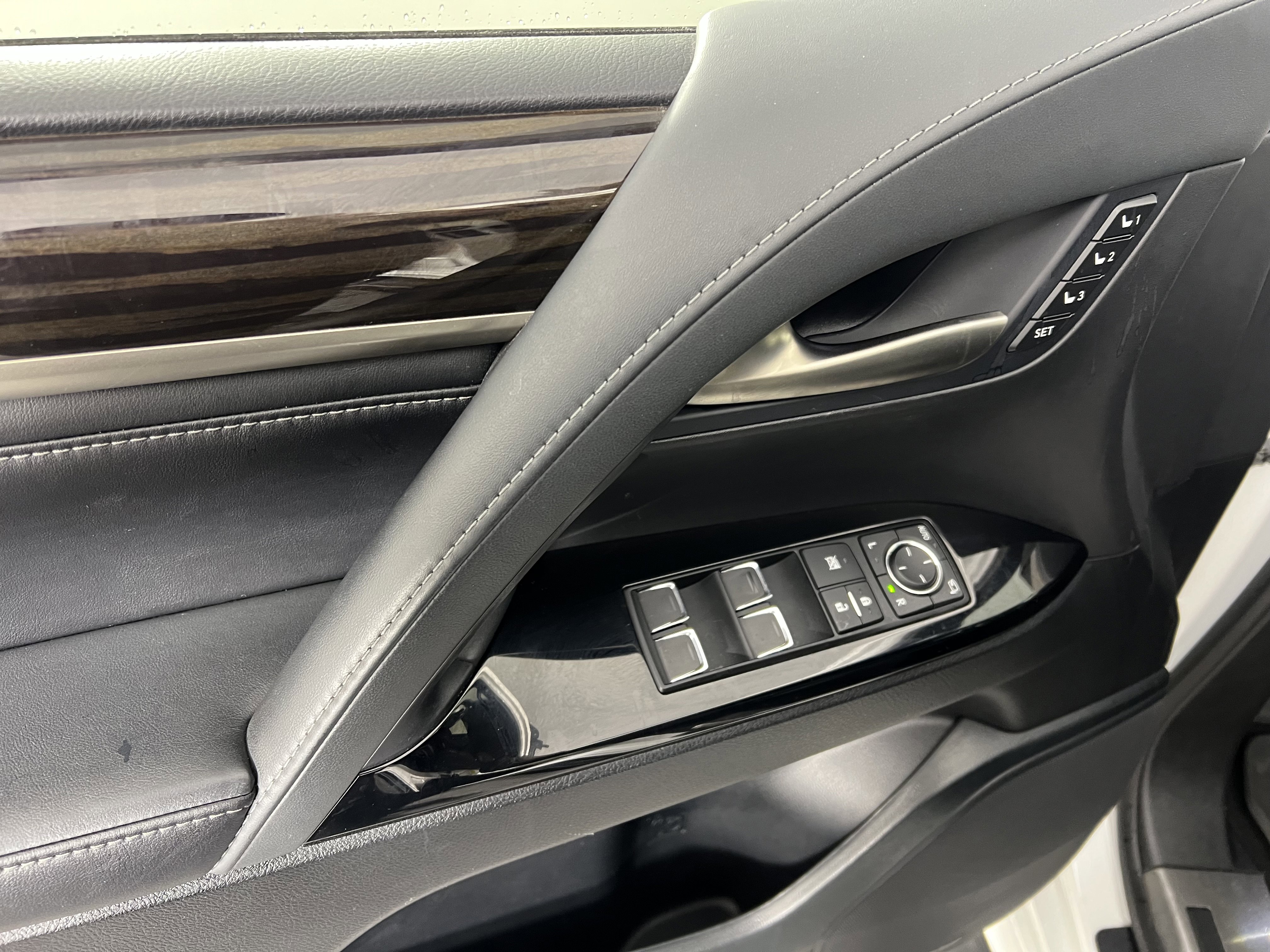 Used 2021 Lexus LX 570 4WD w/ Sport Package image 18