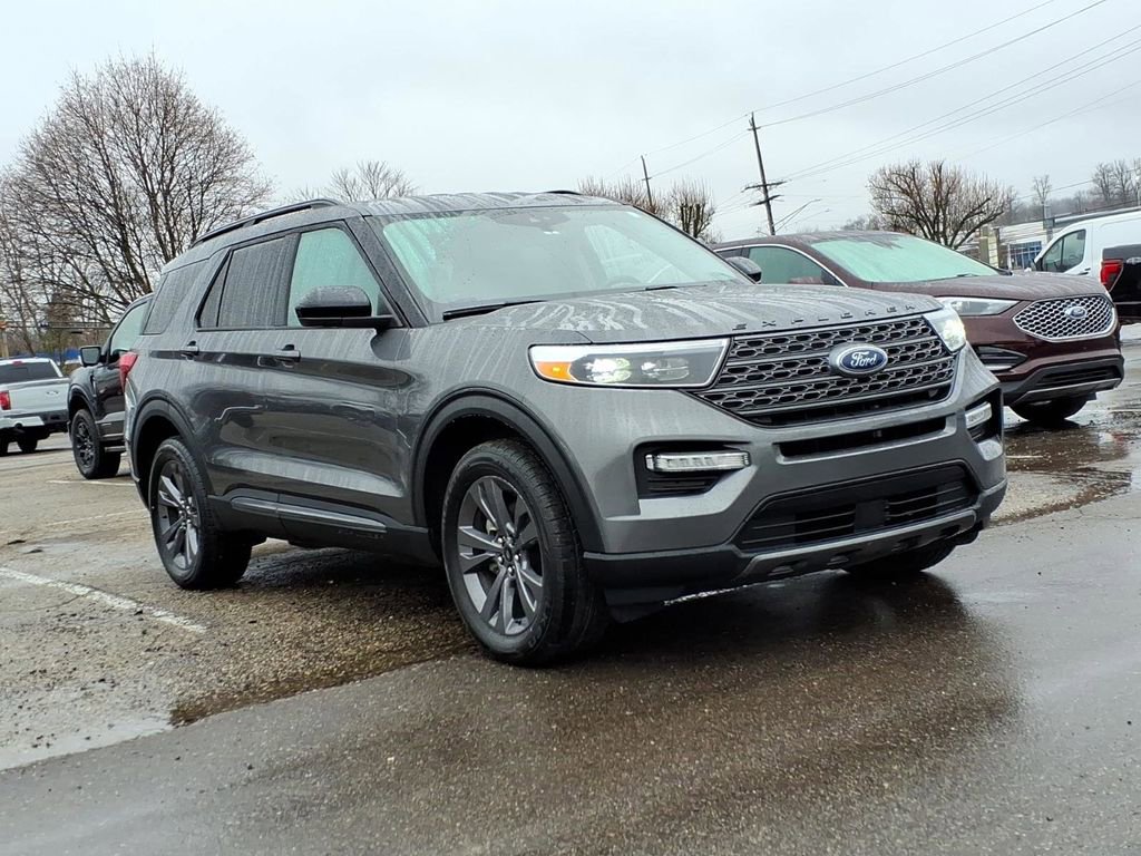 Used 2023 Ford Explorer XLT w/ Equipment Group 202A AWD/4WD image 7