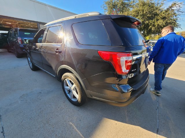 Used 2019 Ford Explorer XLT FWD image 6