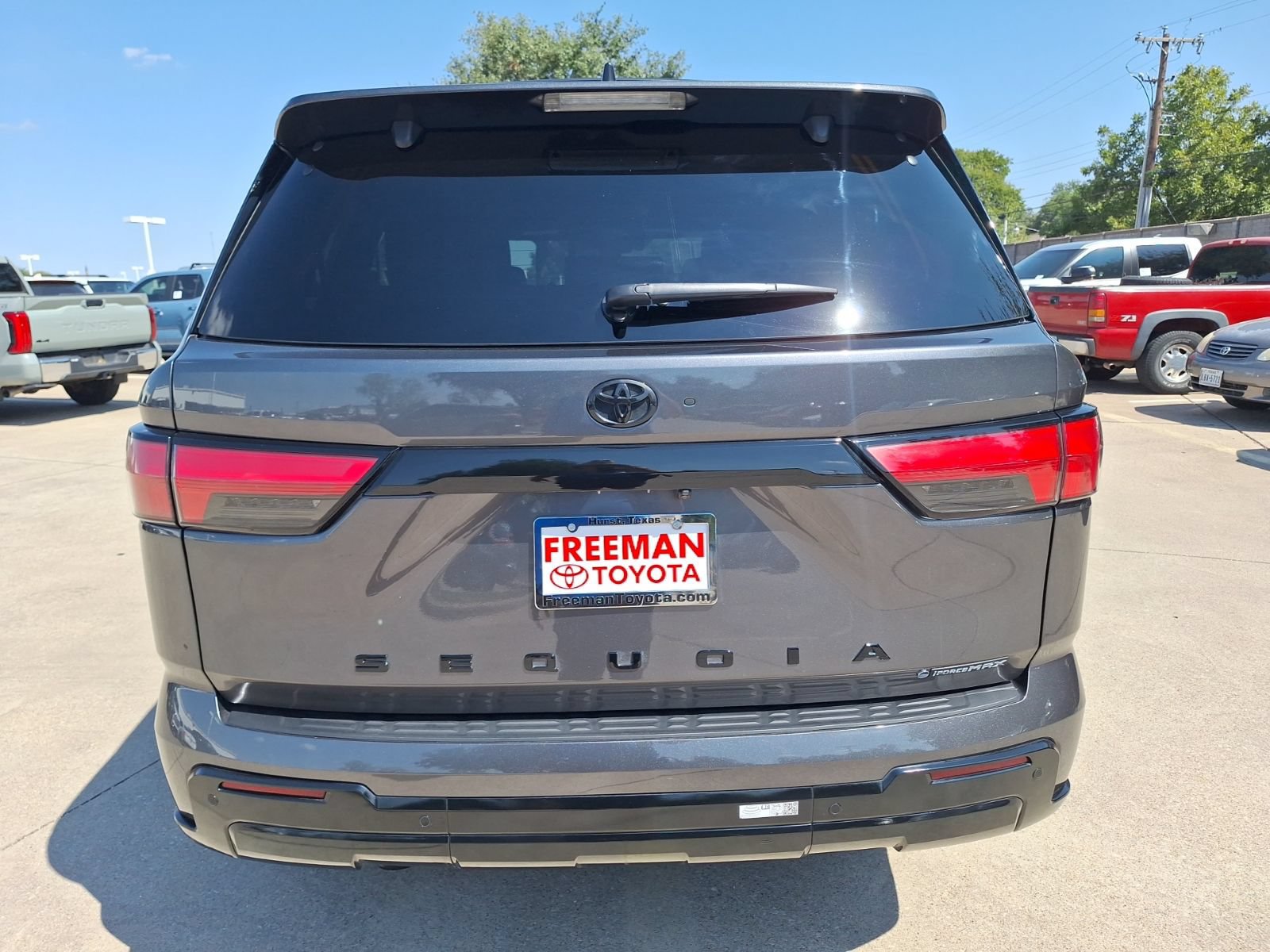 Used 2025 Toyota Sequoia Platinum AWD/4WD image 5
