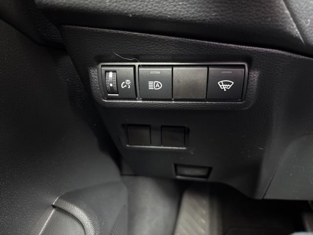 Used 2025 Toyota Corolla Cross LE AWD/4WD image 18