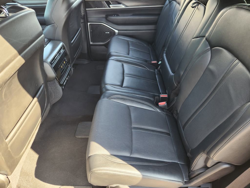 Used 2024 Jeep Wagoneer Series II w/ Flexible Seating Group RWD image 27