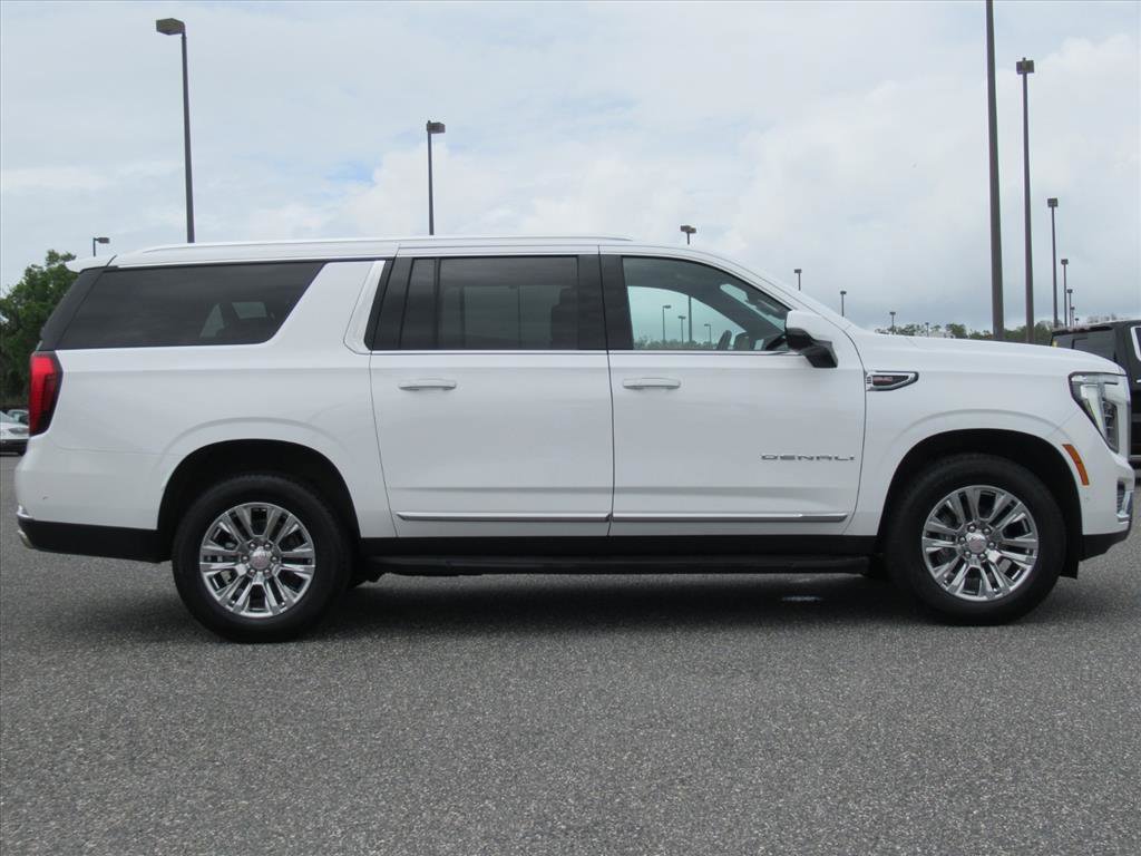 Used 2025 GMC Yukon XL Denali image 2