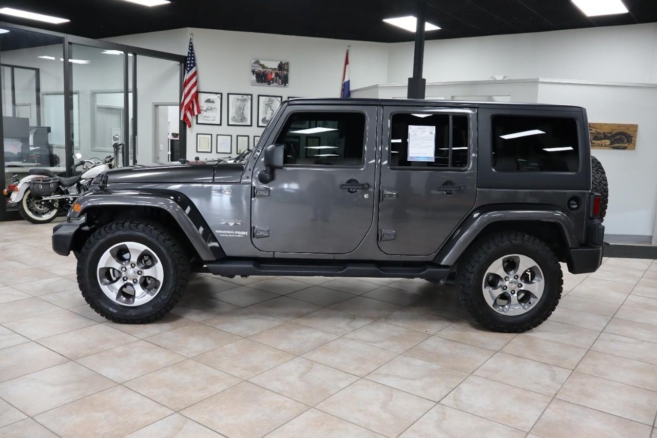 Used 2018 Jeep Wrangler Unlimited Sahara w/ Connectivity Group AWD/4WD image 3