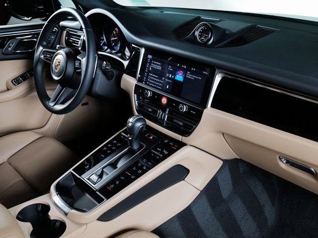 Used 2025 Porsche Macan image 14