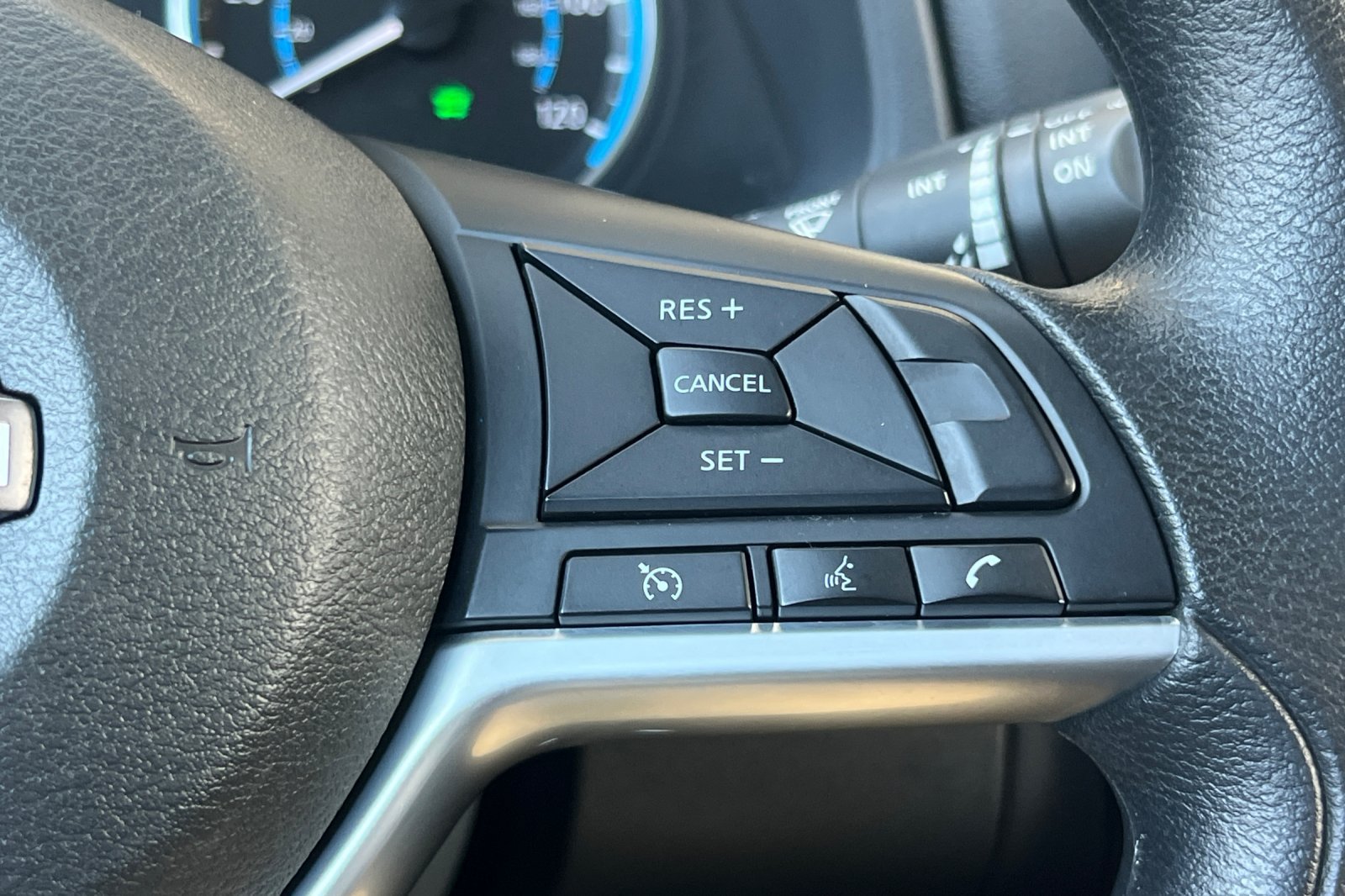 Certified 2025 Nissan Leaf S FWD image 28