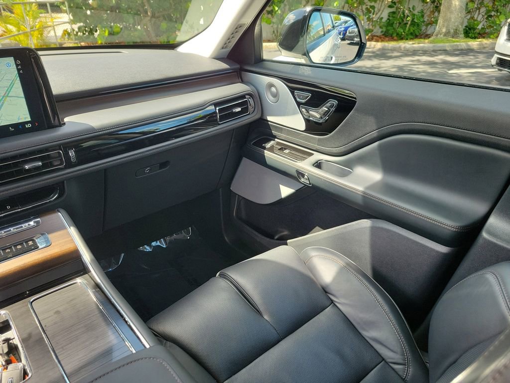 Used 2025 Lincoln Aviator Reserve w/ Equipment Group 201A AWD/4WD image 20