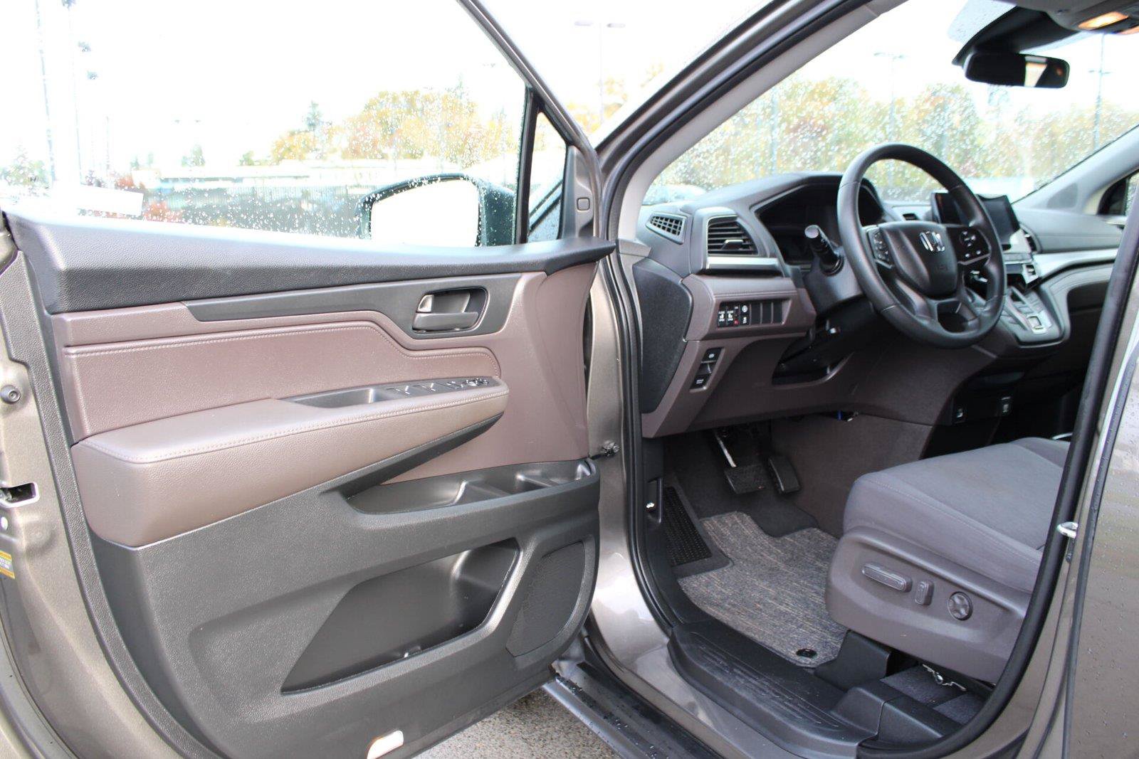 Used 2021 Honda Odyssey EX image 18