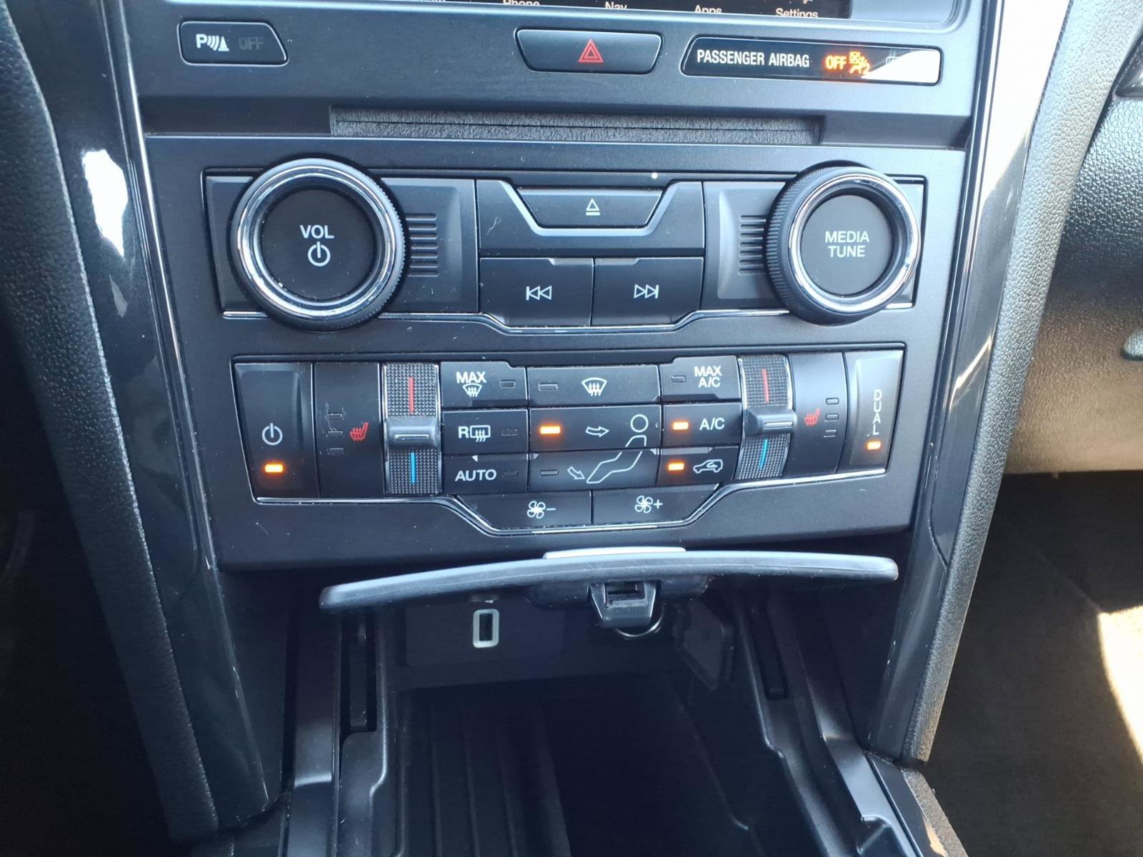 Used 2018 Ford Explorer XLT w/ Equipment Group 202A FWD image 14