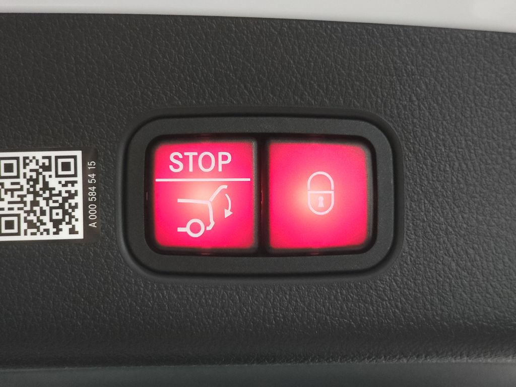 Certified 2026 Mercedes-Benz GLC 300 4MATIC image 32