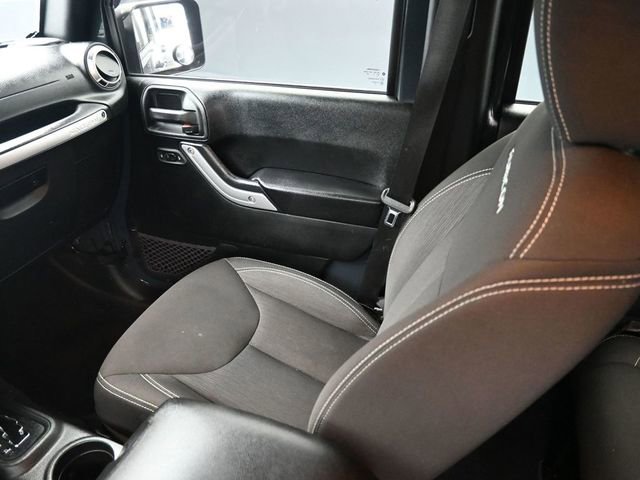Used 2016 Jeep Wrangler Unlimited Rubicon w/ Connectivity Group image 11