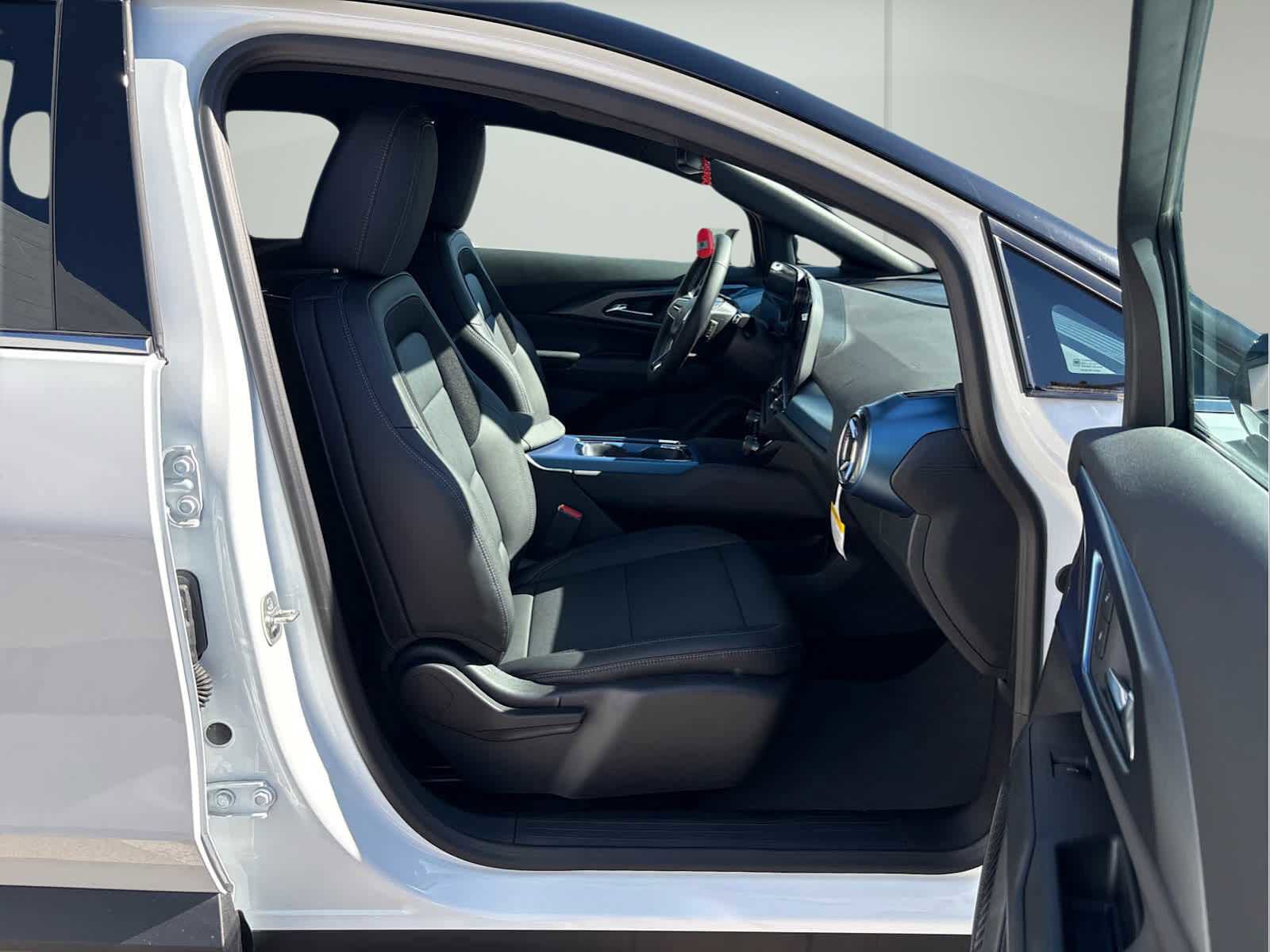 Used 2026 Chevrolet Equinox EV LT FWD image 16