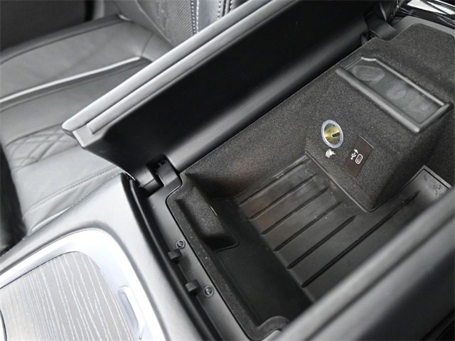 Used 2022 BMW 740i xDrive w/ M Sport Package image 4