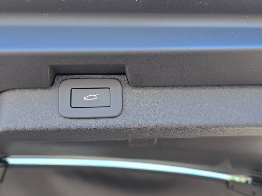 Certified 2025 Land Rover Discovery S AWD/4WD image 13
