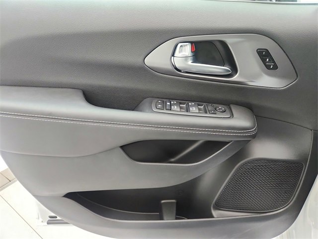 New 2026 Chrysler Pacifica Select image 31