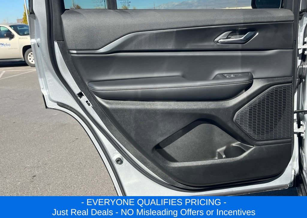 New 2025 Jeep Grand Cherokee L Laredo image 22