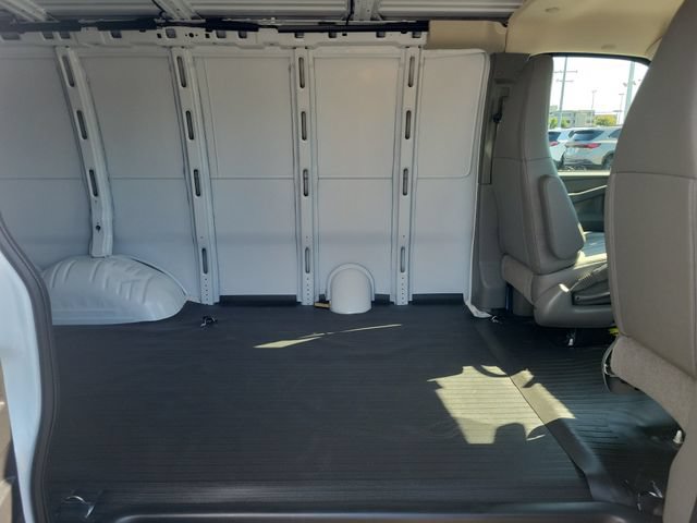 New 2026 GMC Savana 2500 w/ Driver Convenience Package RWD image 9