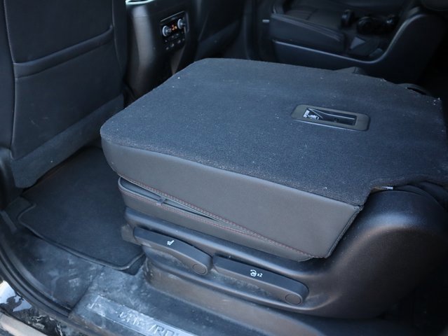 Used 2021 Chevrolet Suburban RST w/ Luxury Package image 18