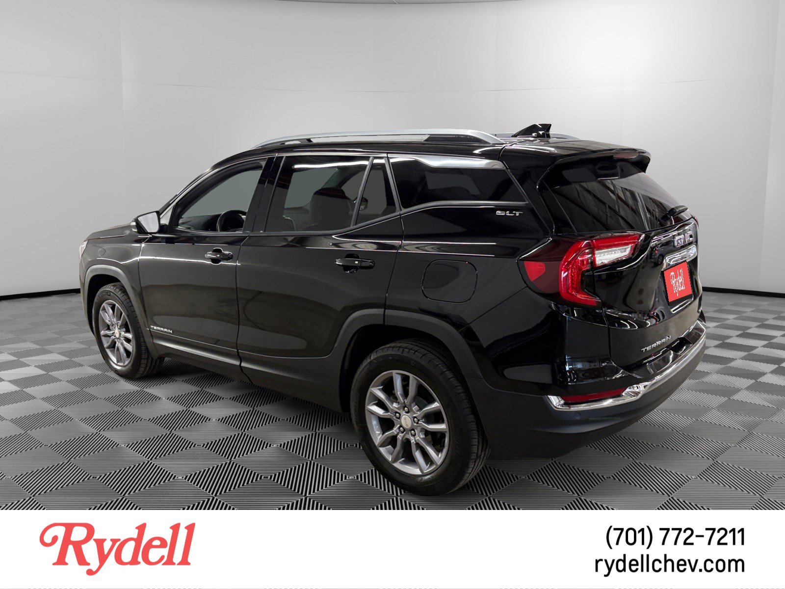 Used 2024 GMC Terrain SLT w/ Tech Package AWD/4WD image 3