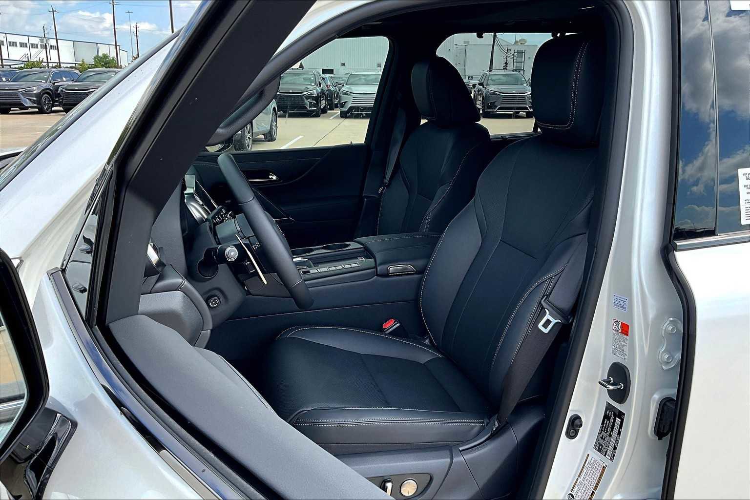 New 2025 Lexus LX 700h Luxury image 9