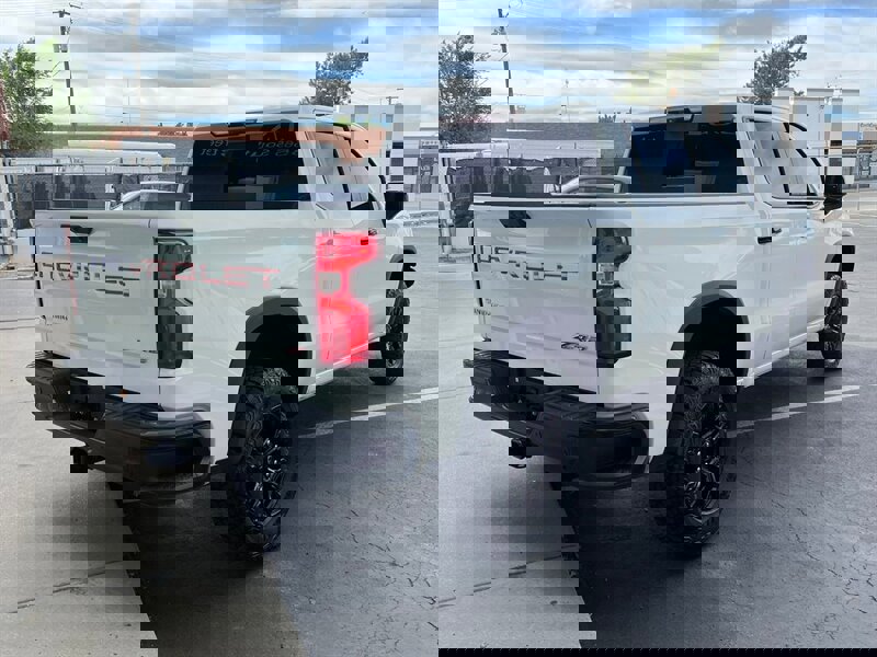 Used 2023 Chevrolet Silverado 1500 ZR2 w/ Technology Package image 9