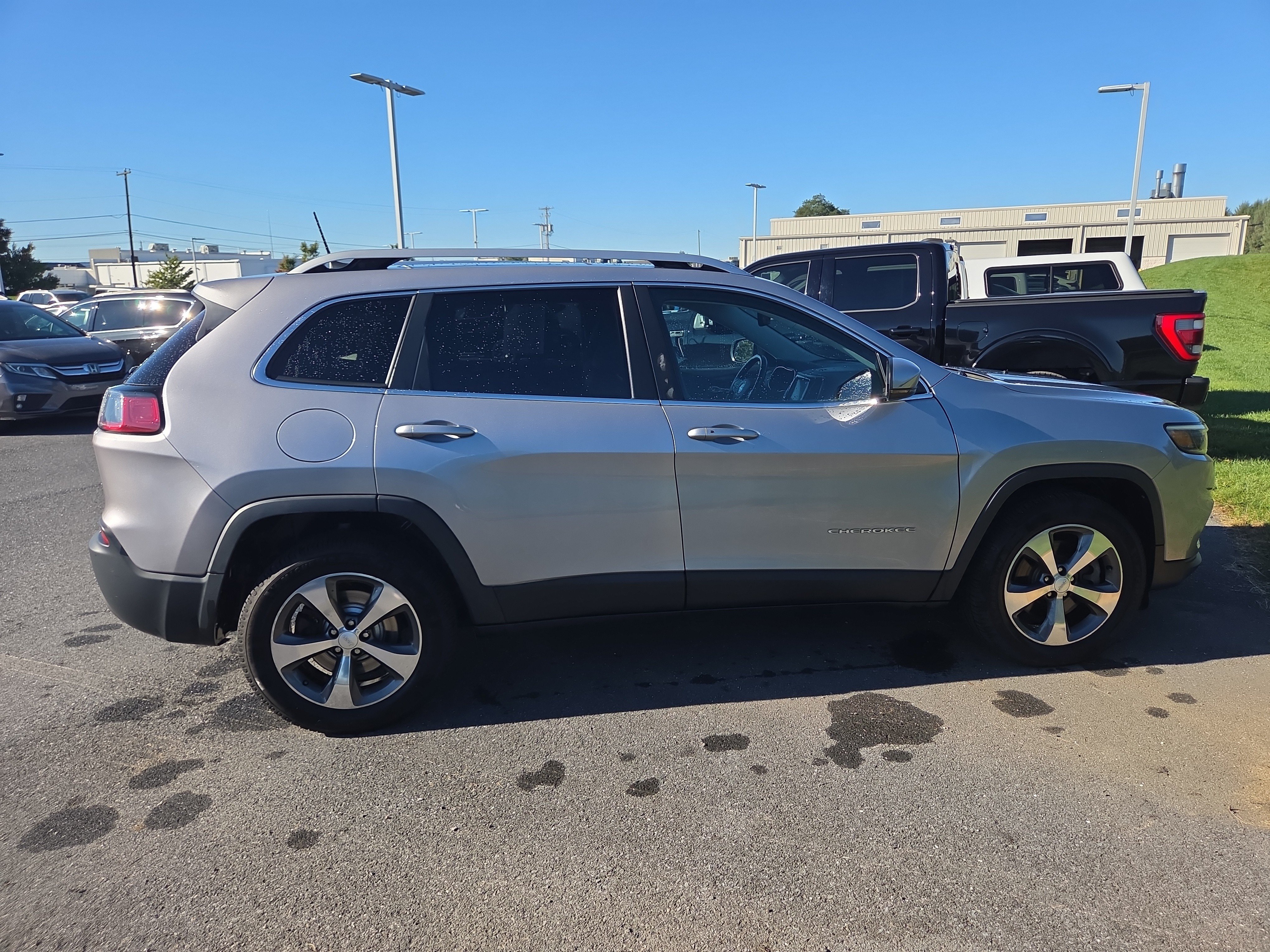 Used 2019 Jeep Cherokee Limited AWD/4WD image 17
