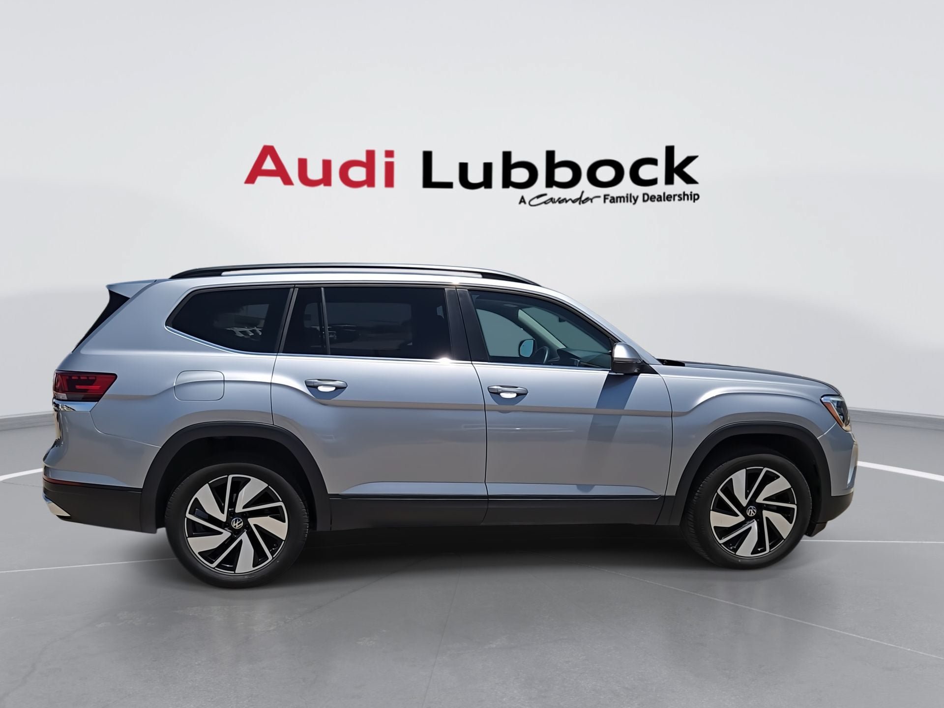 Used 2025 Volkswagen Atlas SE AWD/4WD image 9