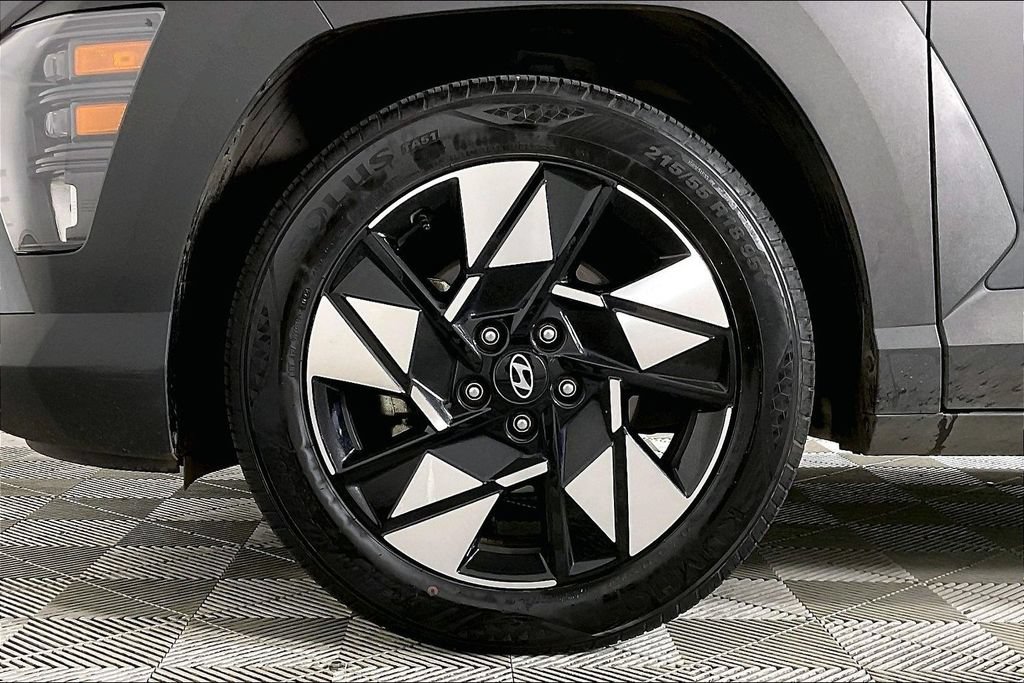 Used 2025 Hyundai Kona SEL FWD image 8