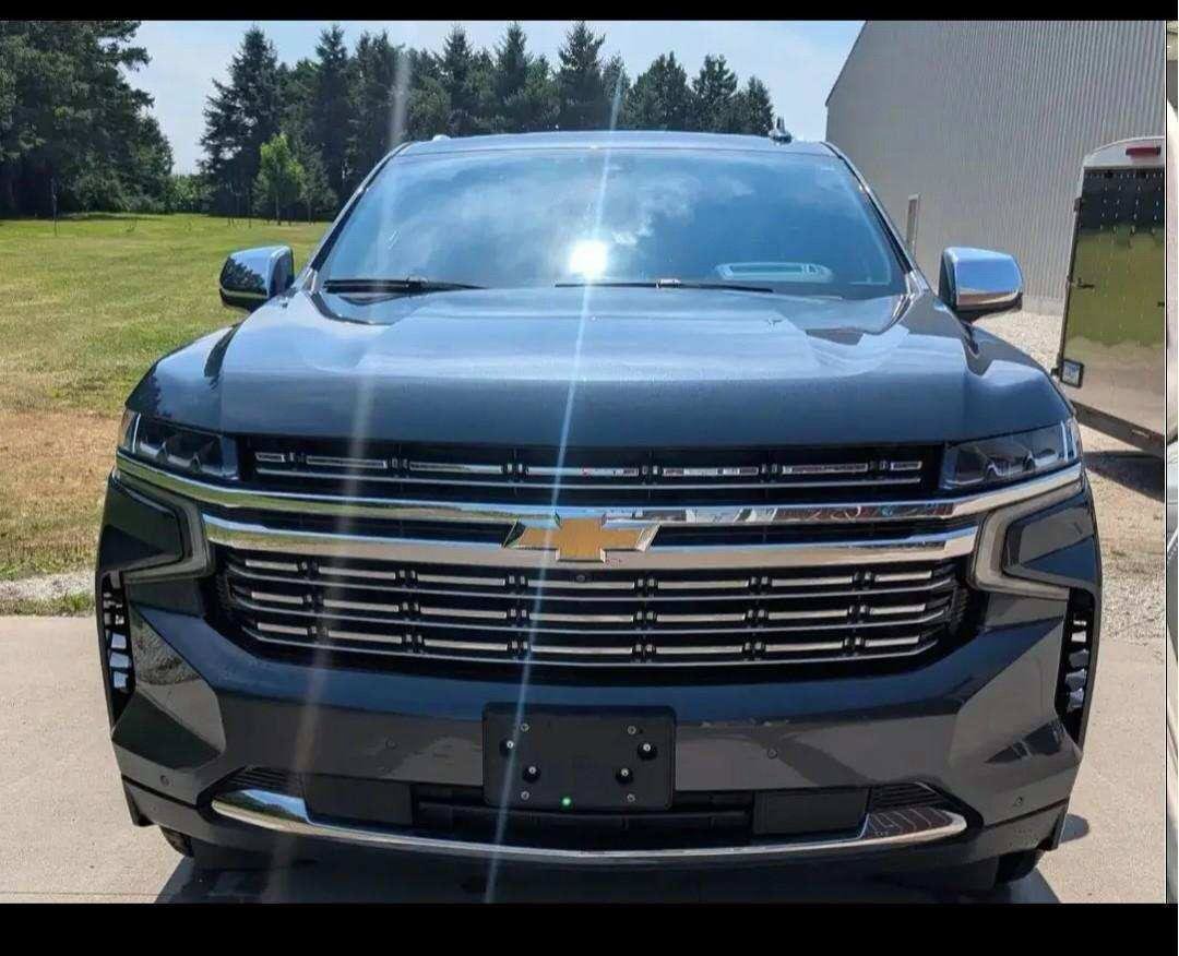 Used 2021 Chevrolet Tahoe Premier w/ Premium Package AWD/4WD image 3