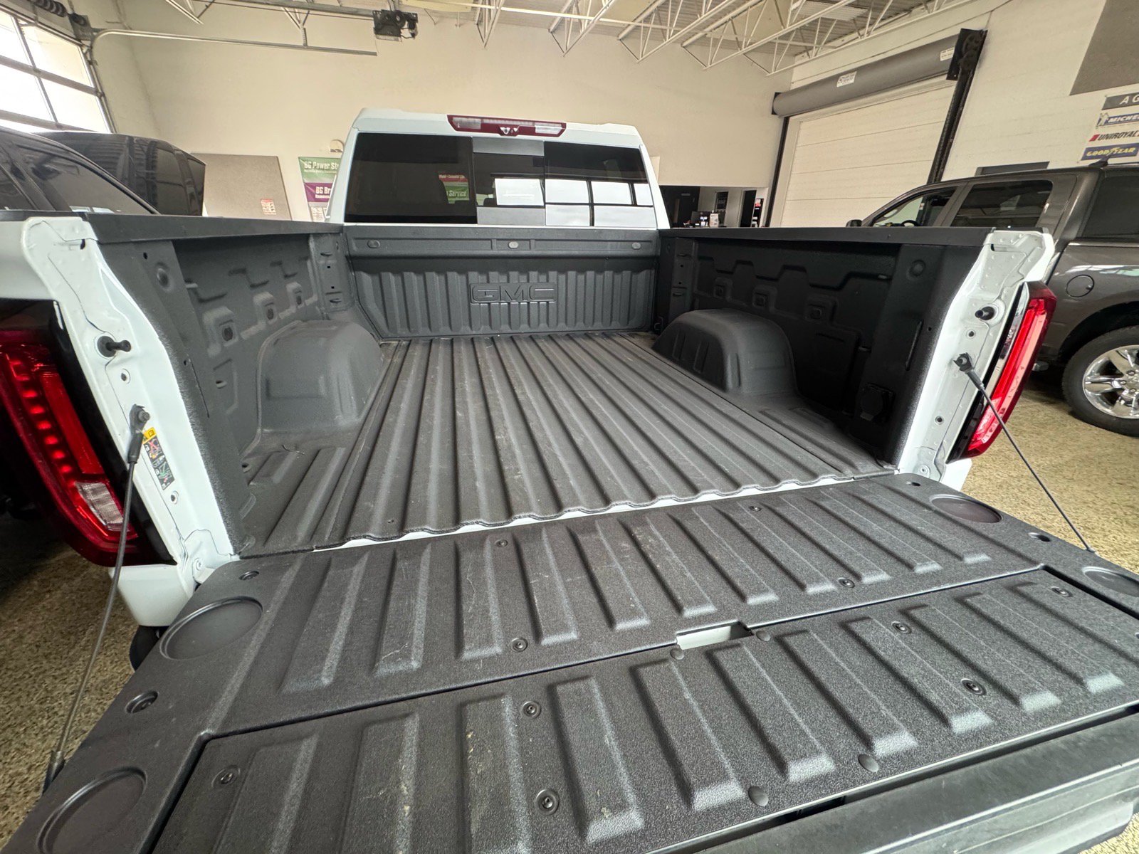 Used 2026 GMC Sierra 1500 AT4 w/ AT4 Premium Package AWD/4WD image 8