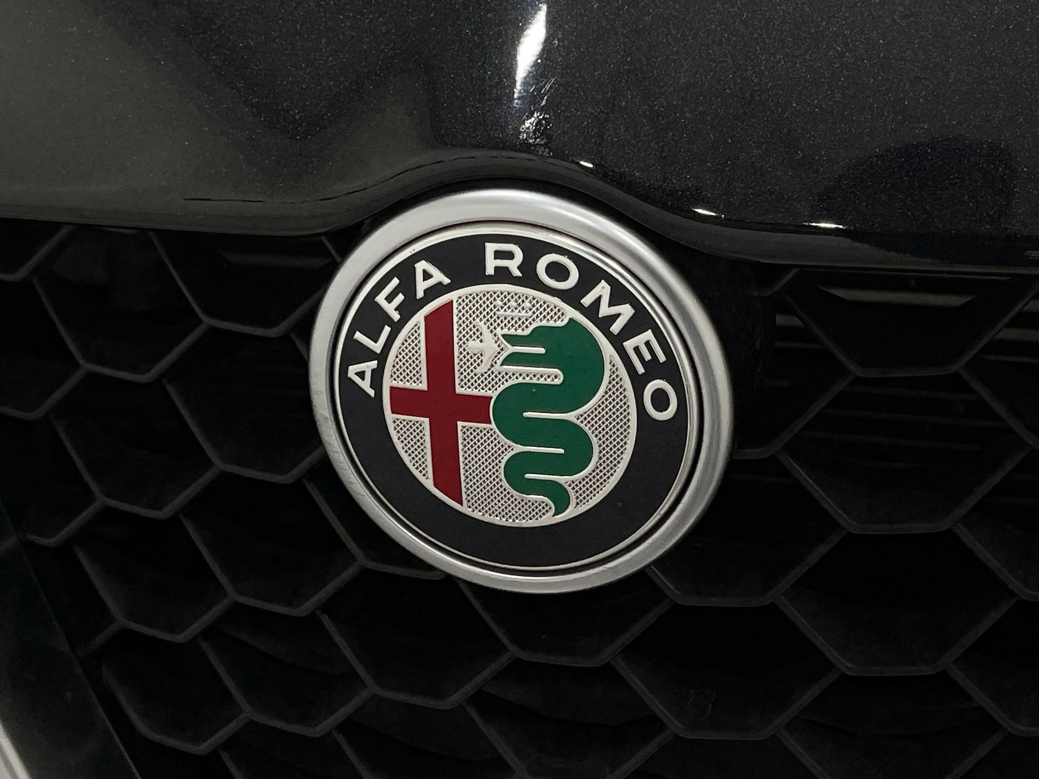 Used 2022 Alfa Romeo Giulia Ti AWD/4WD image 38