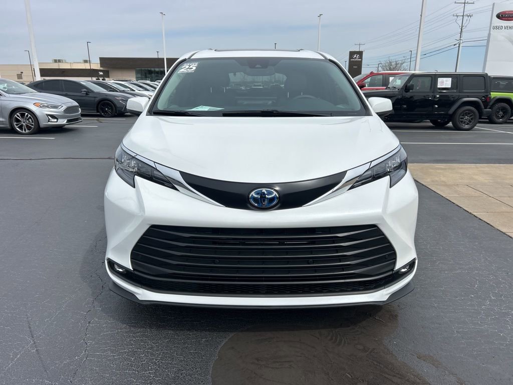 Used 2025 Toyota Sienna XLE image 23