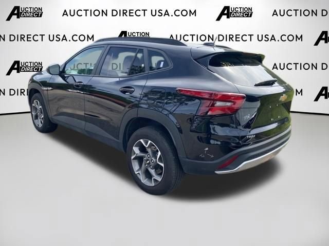 Used 2025 Chevrolet Trax LT w/ Driver Confidence Package image 12