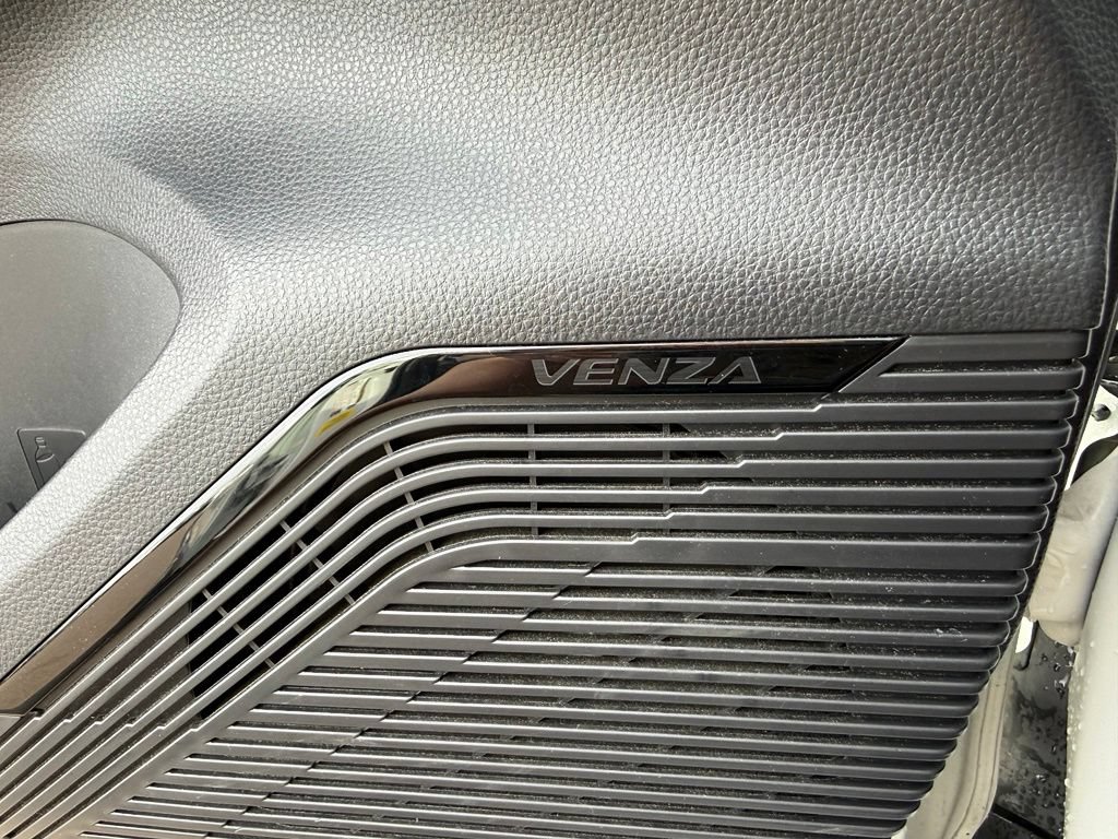 Used 2024 Toyota Venza XLE AWD/4WD image 23