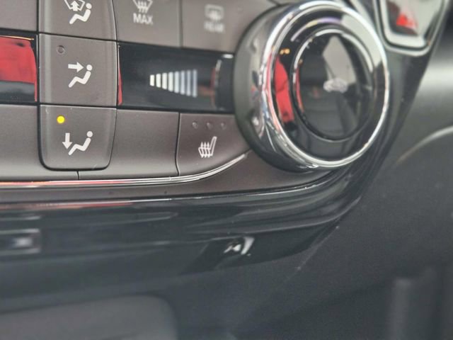 Certified 2025 Chevrolet Trax RS image 24