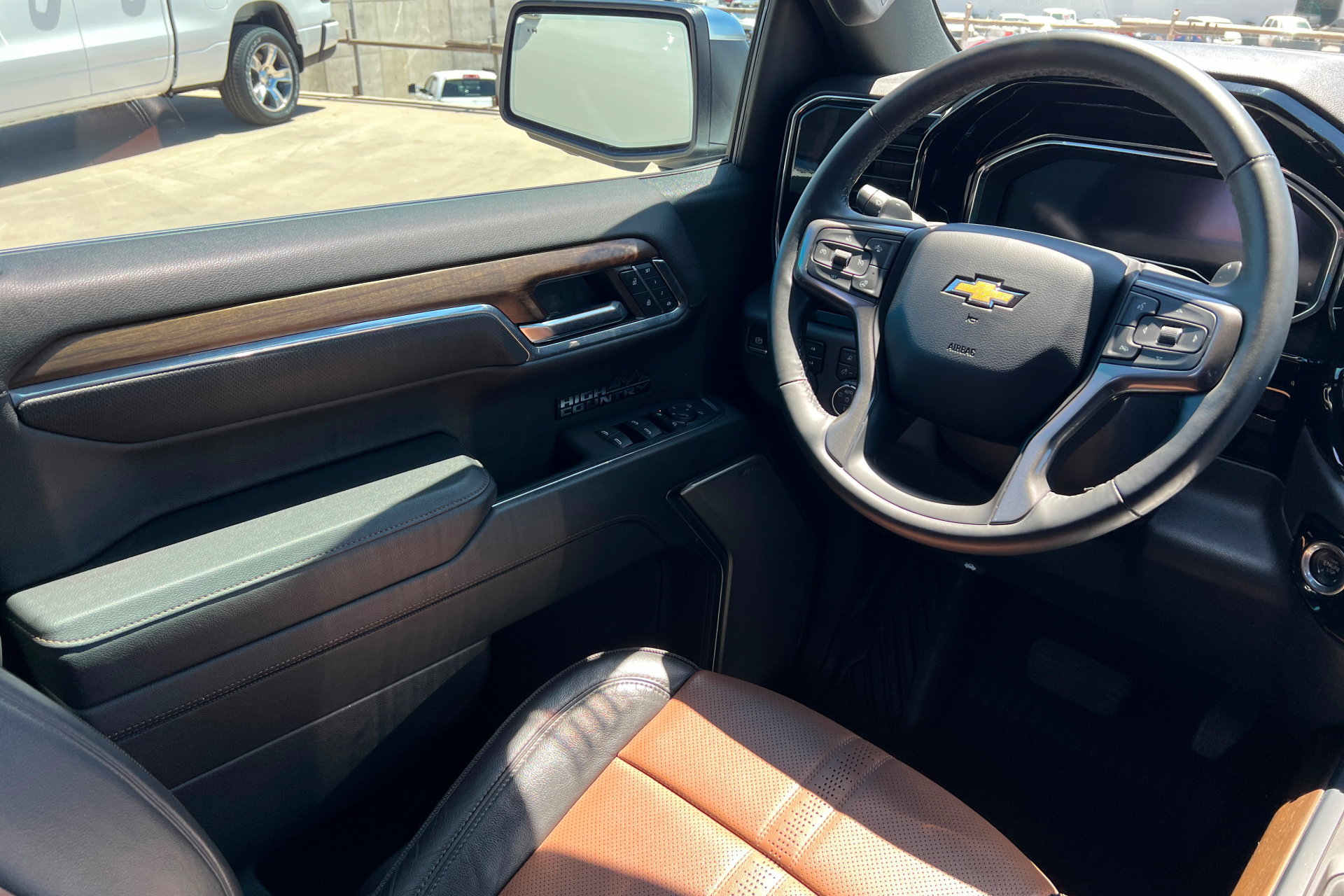 Used 2024 Chevrolet Silverado 1500 High Country w/ Technology Package AWD/4WD image 12