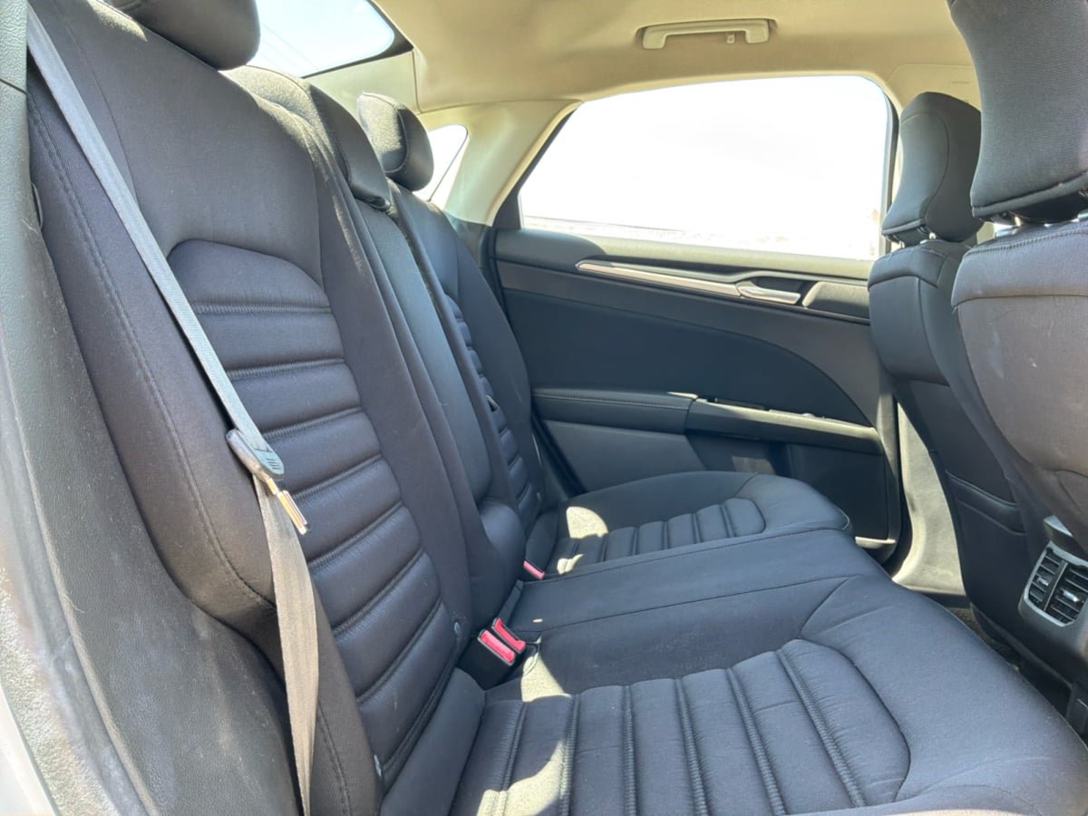 Used 2016 Ford Fusion SE FWD image 20