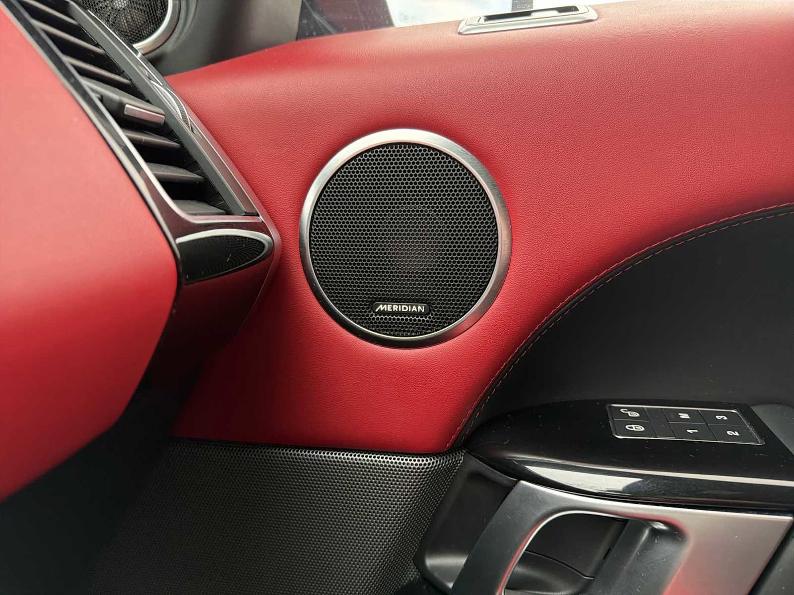 Used 2020 Land Rover Range Rover Sport HST image 30