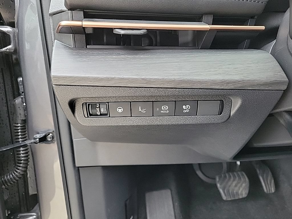 Used 2024 Nissan Ariya AWD image 29