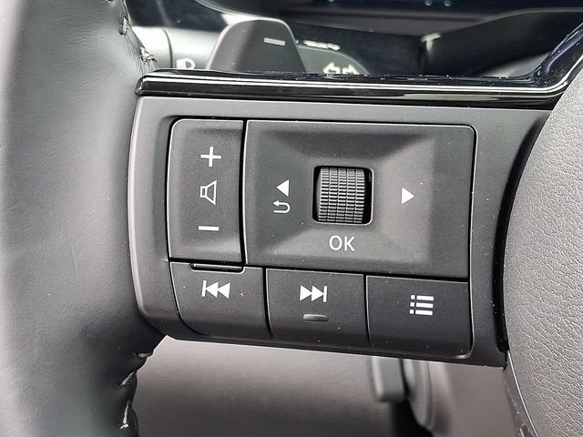 Used 2025 Nissan Pathfinder Platinum w/ Cargo Package FWD image 20